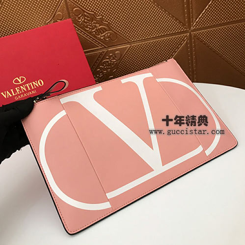 2019春夏款华伦天奴手包 铆钉手拿包0