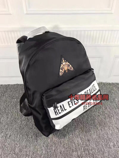 纪梵希双肩背包让人感觉经典又清爽