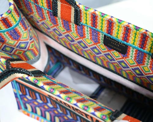迪奥Book Tote彩色提花帆布手袋手提包 为盛夏造型增添闲适气息