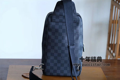 地图丝印lv胸包 黑格Avenue单肩包男士胸包N41719