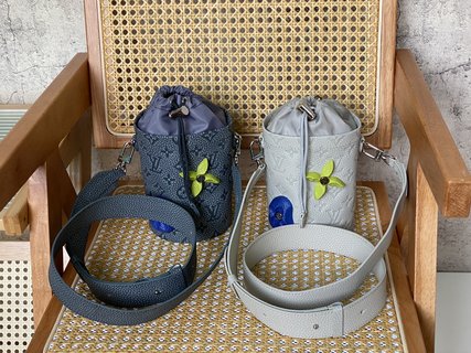 lv攀岩水桶包系列 Chalk Pouch手袋M81572灰色