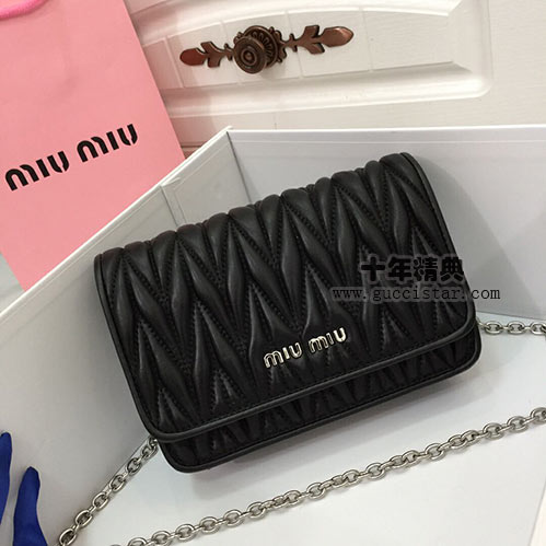 缪缪链条包绗缝羊皮小肩包 回头率超高