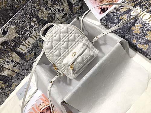七夕款Dior Backpack小号双肩背包时尚现代 爱心形状设计