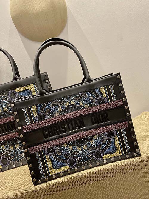 Dior book tote全皮全手工立体刺绣购物袋 行走的艺术品