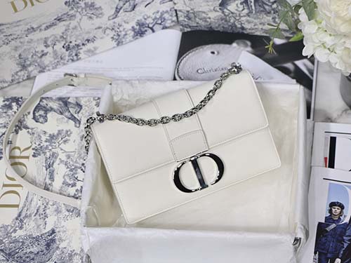 迪奥 30 Montaigne手袋白色浓郁法式风格的包包极简带着随性的慵懒感觉